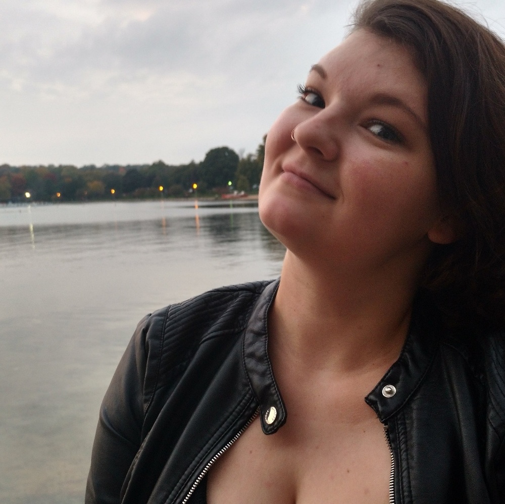 Meet your Posher, Cassandra